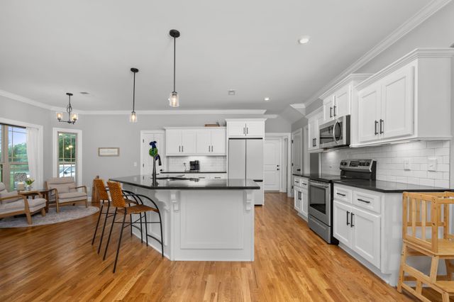 810 Walnut Grove Rd, Christiana, TN 37037