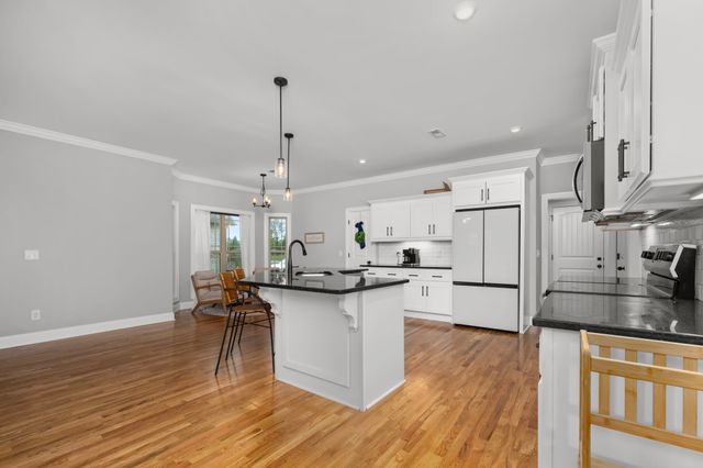 810 Walnut Grove Rd, Christiana, TN 37037