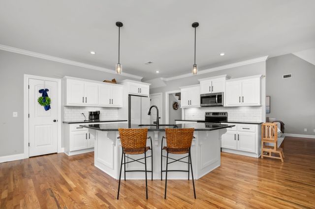810 Walnut Grove Rd, Christiana, TN 37037