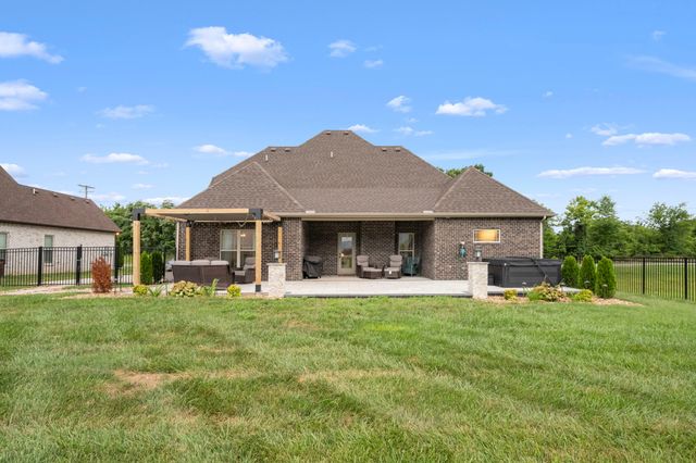 810 Walnut Grove Rd, Christiana, TN 37037