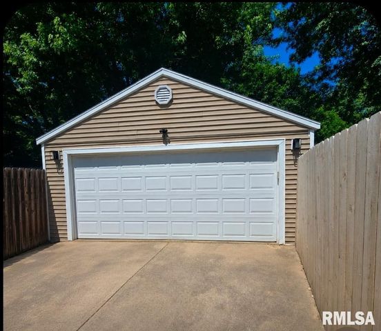 1615 W GILBERT Avenue, Peoria, IL 61604