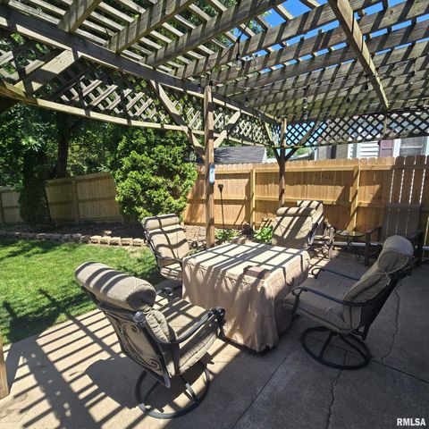 1615 W GILBERT Avenue, Peoria, IL 61604