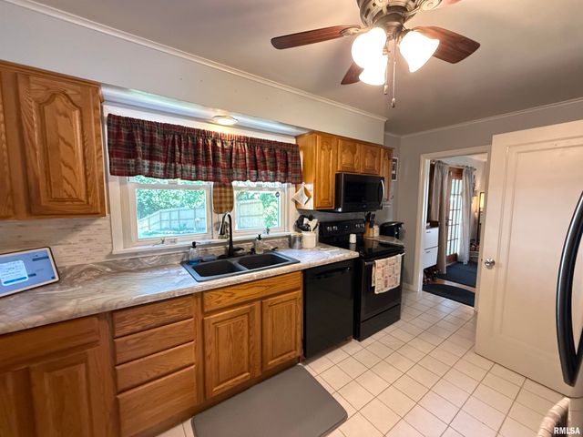 1615 W GILBERT Avenue, Peoria, IL 61604