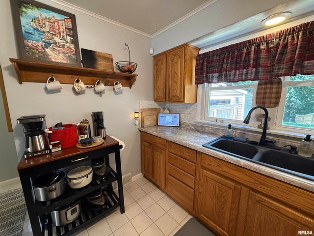 1615 W GILBERT Avenue, Peoria, IL 61604