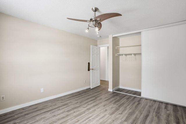 810 Old Settlers Trail 5, Hopkins, MN 55343