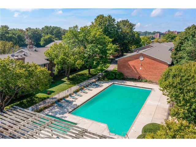 810 Old Settlers Trail 5, Hopkins, MN 55343