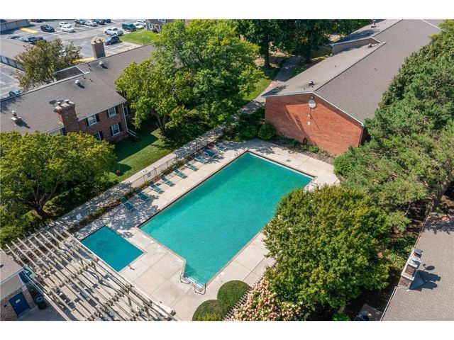 810 Old Settlers Trail 5, Hopkins, MN 55343