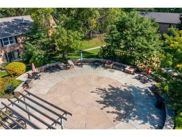 810 Old Settlers Trail 5, Hopkins, MN 55343