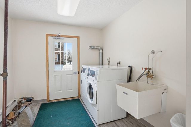 810 Old Settlers Trail 5, Hopkins, MN 55343