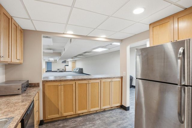 810 Old Settlers Trail 5, Hopkins, MN 55343