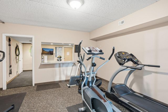 810 Old Settlers Trail 5, Hopkins, MN 55343