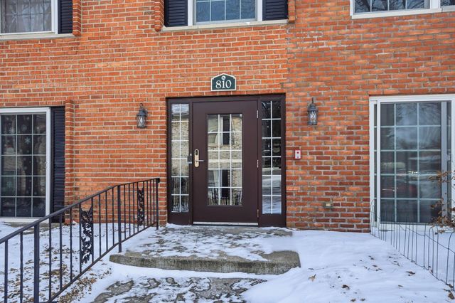 810 Old Settlers Trail 5, Hopkins, MN 55343