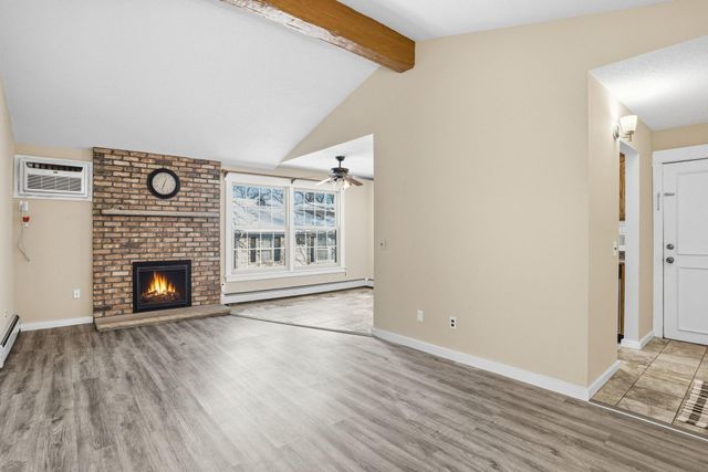 810 Old Settlers Trail 5, Hopkins, MN 55343