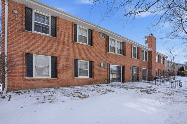 810 Old Settlers Trail 5, Hopkins, MN 55343