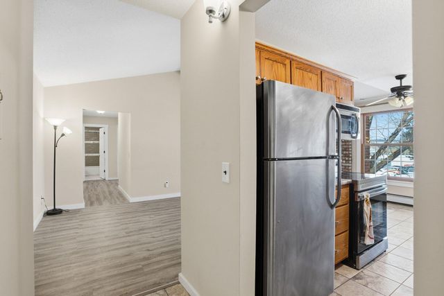 810 Old Settlers Trail 5, Hopkins, MN 55343