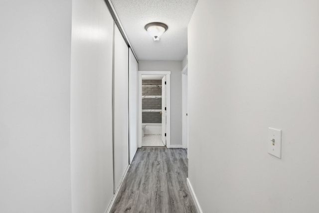 810 Old Settlers Trail 5, Hopkins, MN 55343