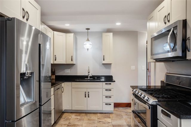 412 Fulton Drive, Des Moines, IA 50315