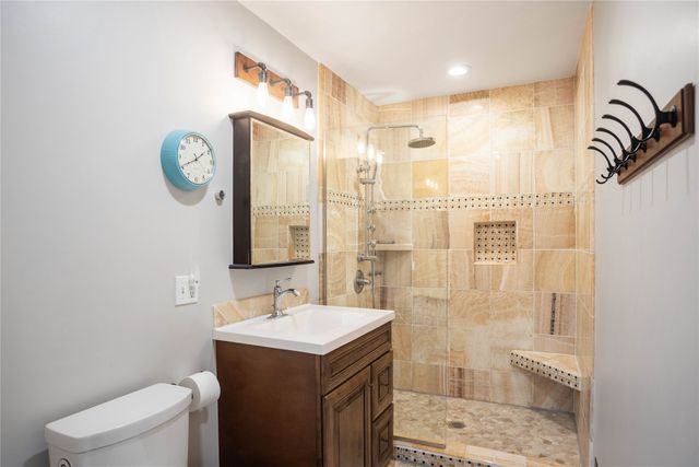 412 Fulton Drive, Des Moines, IA 50315