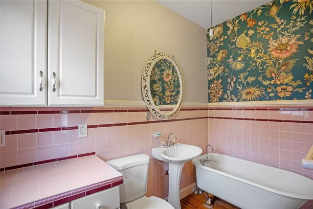 412 Fulton Drive, Des Moines, IA 50315