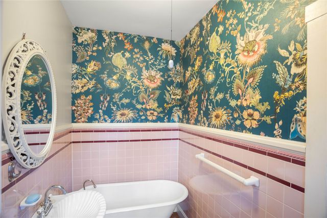 412 Fulton Drive, Des Moines, IA 50315