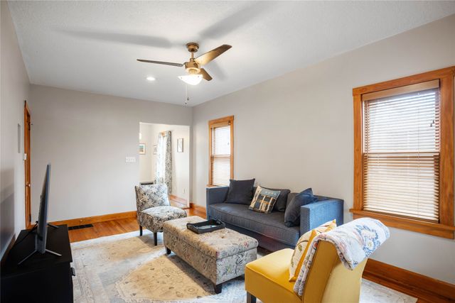 412 Fulton Drive, Des Moines, IA 50315