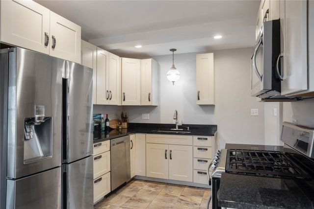 412 Fulton Drive, Des Moines, IA 50315