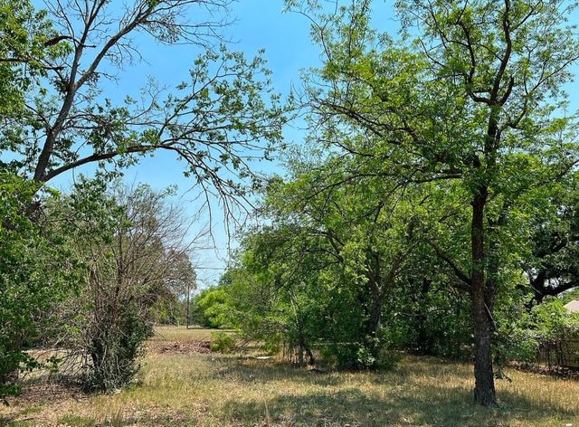 1404 Avenue B, Brownwood, TX 76801