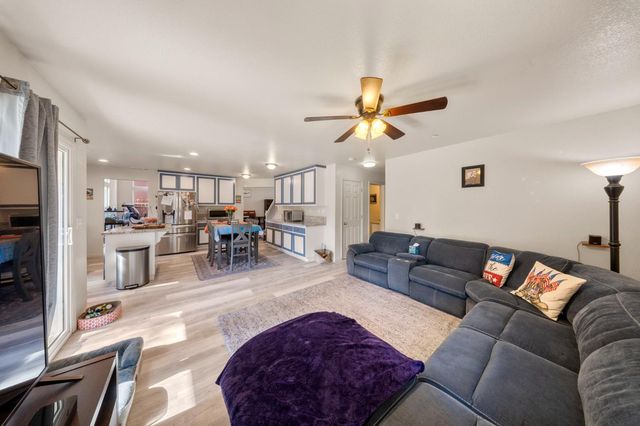 5560 Landon Ln, Riverbank, CA 95367