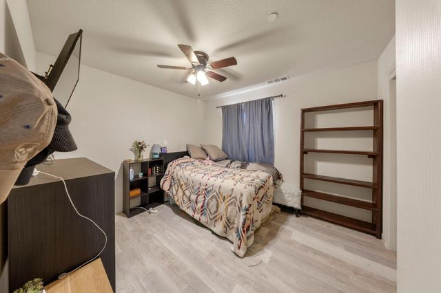 5560 Landon Ln, Riverbank, CA 95367