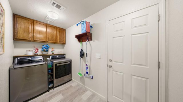 5560 Landon Ln, Riverbank, CA 95367