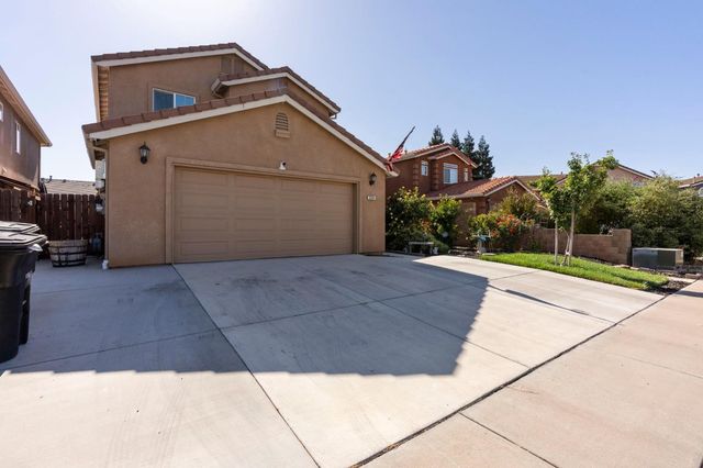 5560 Landon Ln, Riverbank, CA 95367