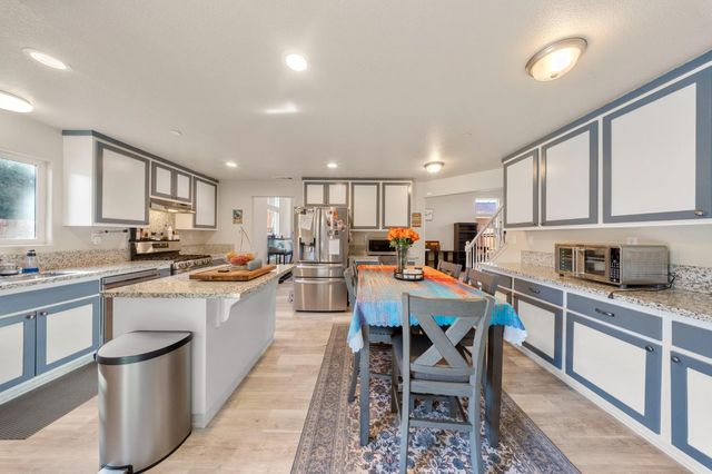5560 Landon Ln, Riverbank, CA 95367