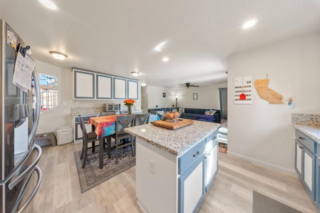 5560 Landon Ln, Riverbank, CA 95367