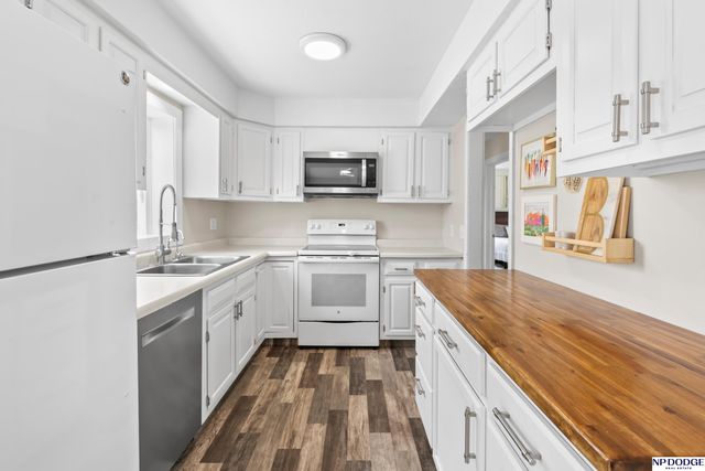 1311 S 52nd Avenue, Omaha, NE 68106