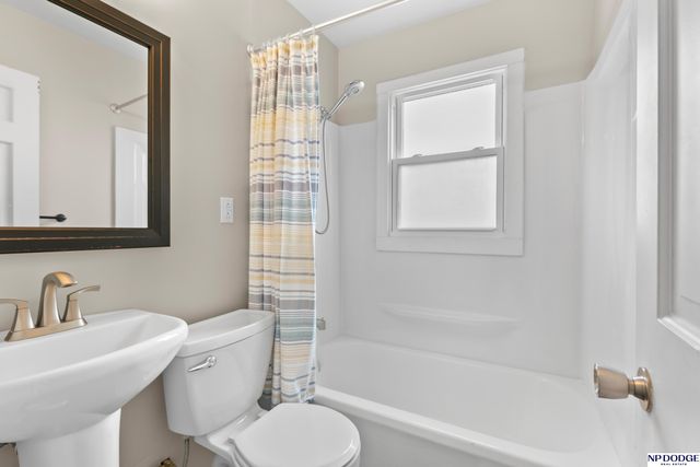 1311 S 52nd Avenue, Omaha, NE 68106