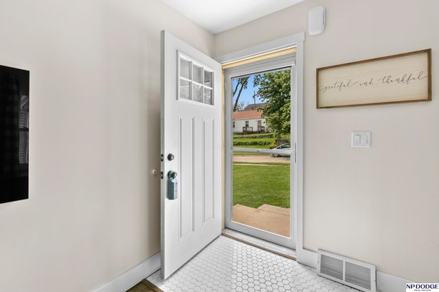 1311 S 52nd Avenue, Omaha, NE 68106