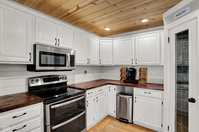 4115 N Banta Road, Bargersville, IN 46106