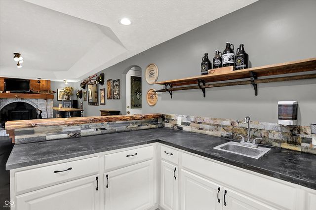 4115 N Banta Road, Bargersville, IN 46106