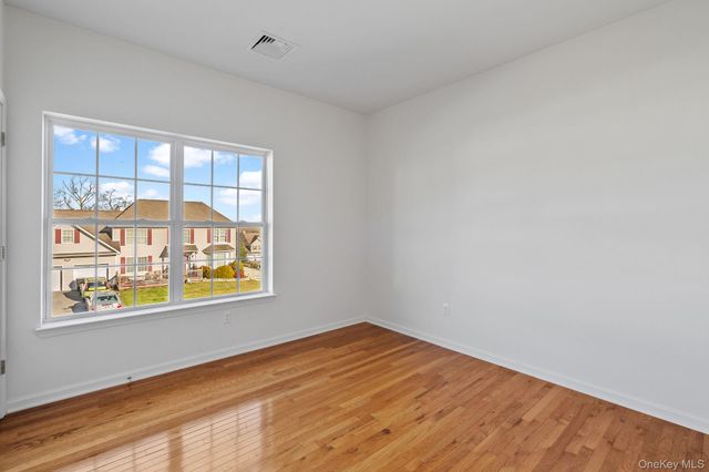 17 Carmella Road, Highland, NY 12528