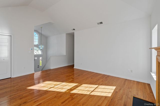 17 Carmella Road, Highland, NY 12528