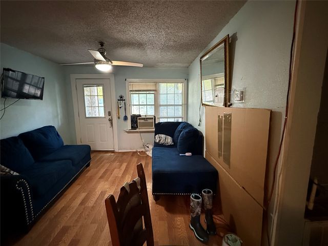 4100 Chickasaw Avenue, Fort Worth, TX 76119