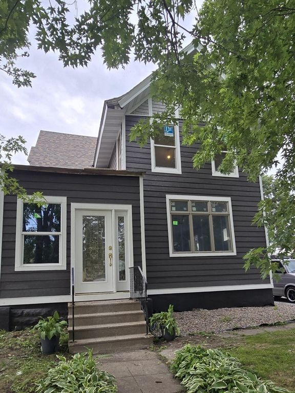 12 Oakley Avenue, Saint Paul, MN 55104