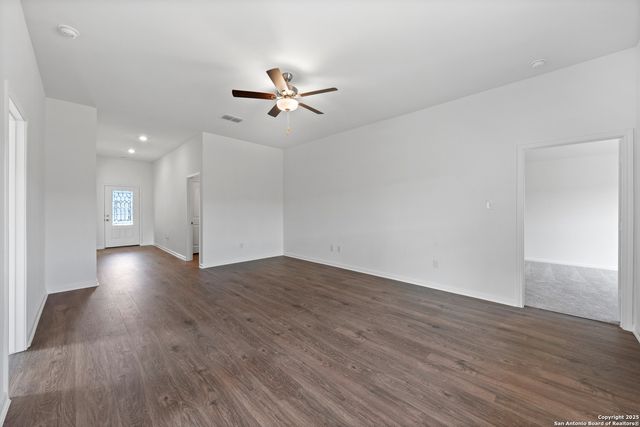 16185 Farmer, Lytle, TX 78052
