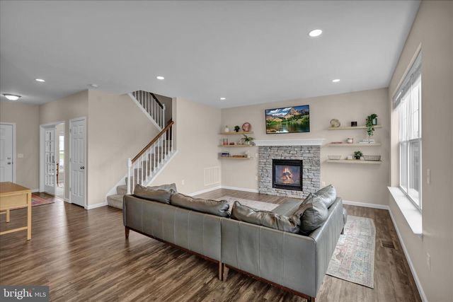 81 CREEKSIDE DRIVE, Lebanon, PA 17042