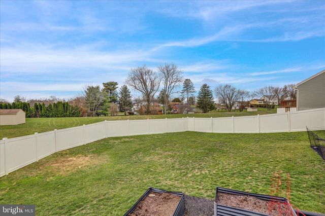 81 CREEKSIDE DRIVE, Lebanon, PA 17042