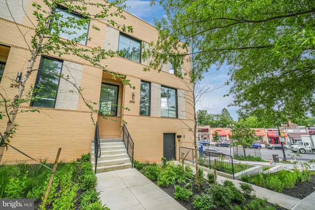 2901 NEWARK ST NW, Washington, DC 20008