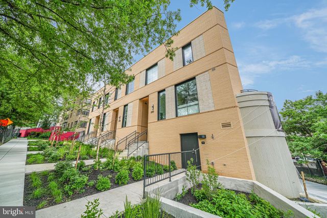 2901 NEWARK ST NW, Washington, DC 20008