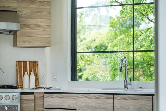 2901 NEWARK ST NW, Washington, DC 20008