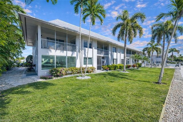 1686 Blue Point AVE # B5, Naples, FL 34102