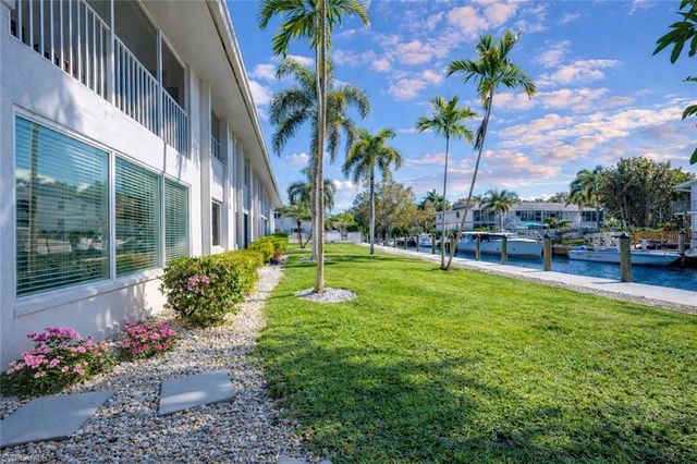 1686 Blue Point AVE # B5, Naples, FL 34102